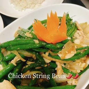 a plate of chicken string beans