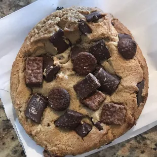 Chocolate chip cookie