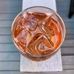 a glass of iced tea