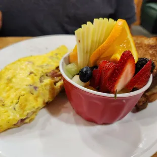 Ham and cheese omelet with fruit