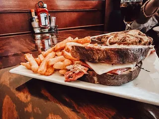 Tooley's Tavern At The Boathouse