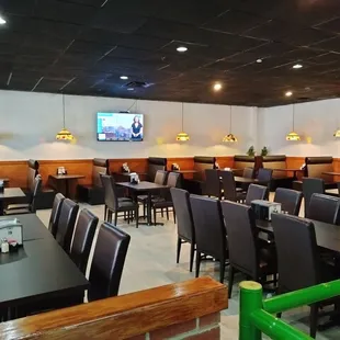 Spacious and comfortable dining room!