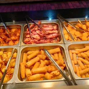 Nice variety of delectable fried foods!