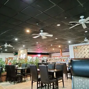 Besides Royal Buffet's fabulous buffet ... The ambiance is quite spacious and comfortable!