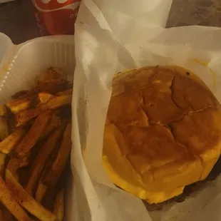 Royal Hambuger with cheese combo all the way