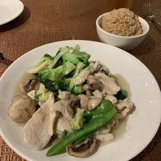 Moo-Goo-Gai-Pan