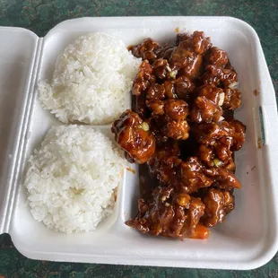 C22. Royal Chicken General Tzu with white rice.