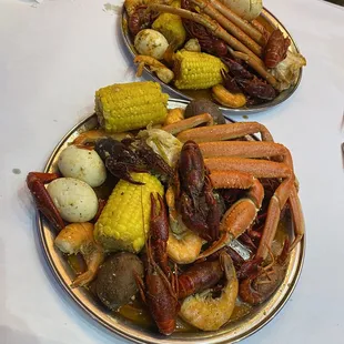 Monday special $31.99 comes with 0.5lb of crab legs , 0.5lb shrimp and 0.5lb crawfish potato's , corn &amp; boiled egg