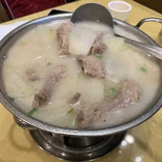 E05. Stewed Assorted Meats and Vegetables