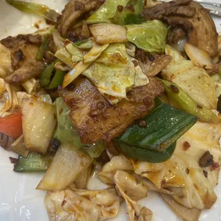 F04. Twice Cooked Sliced Pork with Cabbage and Garlic