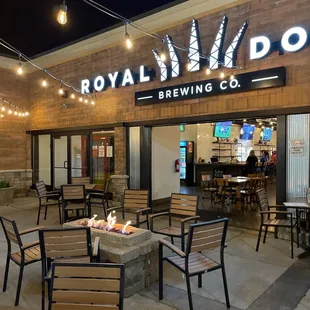 the outside of the restaurant