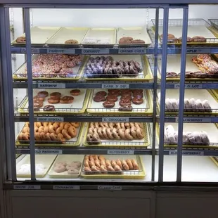 Look at the choices! My favorite (double chocolate) is in the middle~