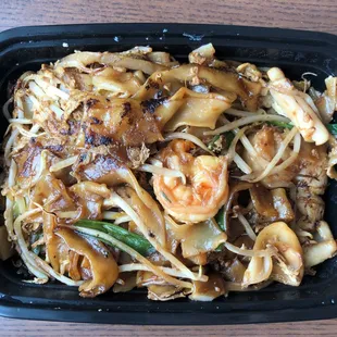 (Take-out) Char kuey tiau (wide rice noodle). Delicious!