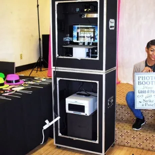 PHOTO BOOTH RENTAL AVAILABLE $325