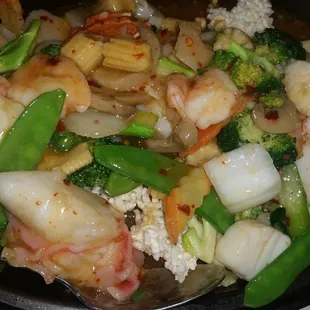 Combination seafood with sizzling rice and crispy rice.