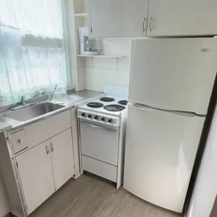 Kitchen had stains all over the side of the fridge and front. Nobody seemed to actually wipe down anything in the kitchen area