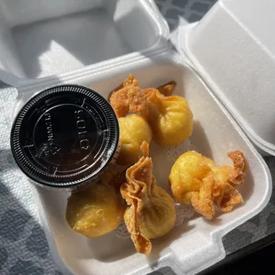 Crab rangoon serve with sweet chilli sauce