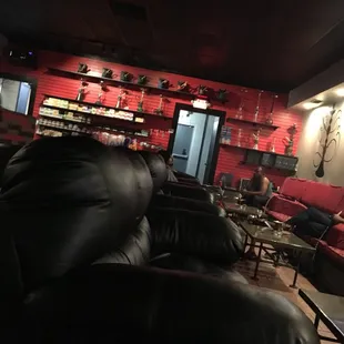 Very laid back atmosphere with nice music. Many different hookah flavor selection. Must visit again !