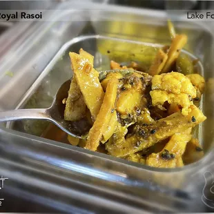 Lunch buffet - Overall okay; disappointed in the bit &amp; scraps they  called Chicken Tikka Masala. It should've been pulled from the buffet.