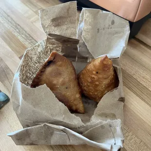 Chicken samosa: 4 stars.  They did did not provide chutneys