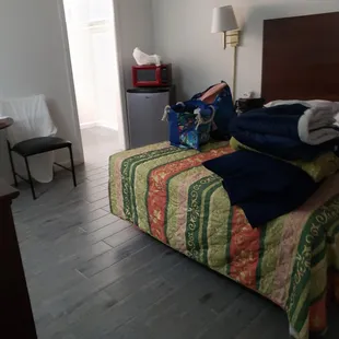 Nice clean hotel, GREAT bang for your buck. Modest but super clean. They provide food all day. From breakfast to DINNER!. great location.