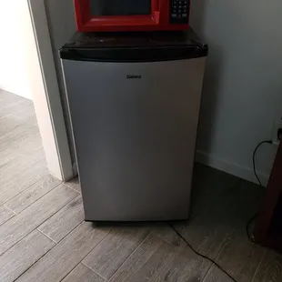 Good working mini fridge with micro