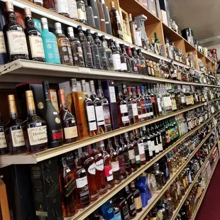 LIQUOR WALL