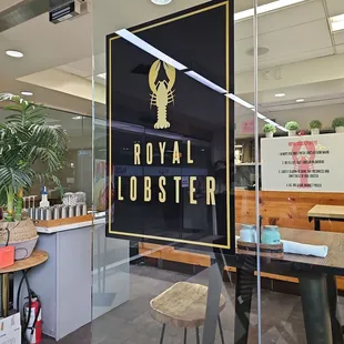 Royal Lobster - Waikiki - best lobster roll in Hawaii - very friendly staff