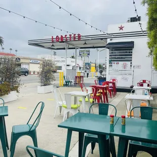 Cute outdoor dining! (We also have inside)