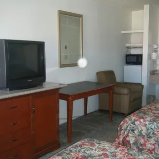 New Furniture/Granite Sink Fixtures, TV with HBO, -Microwave/Refrigerator upon Request