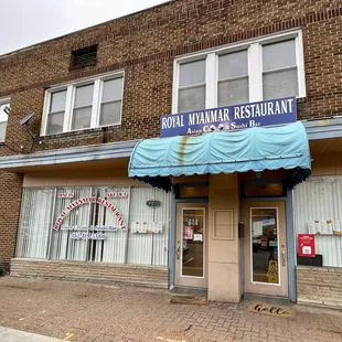 Front entrance to restaurant