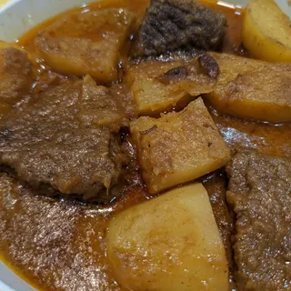 B6. Beef and Potato Curry