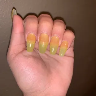 I kindly asked him to change the color since the first finger he pained and he pretended not to understand.