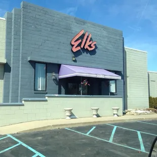 Keeping it simple. No flashing lights and lasers at the Elks Club!