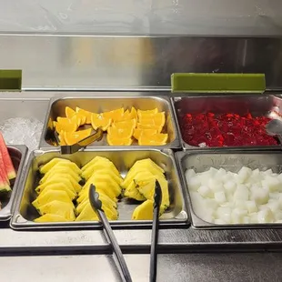 Da fruit &amp; dessert offerings.......