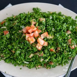 kale salad with tomatoes and onions