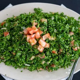kale salad with tomatoes and onions