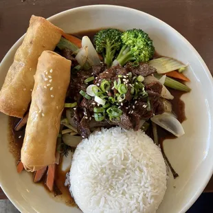 Beef Pad Thai Noodle with egg Rolls