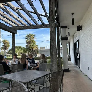 Entrance and front patio (dog friendly).