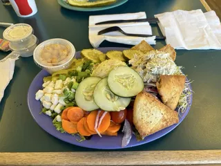 Claras Tidbits Restaurant & Catering