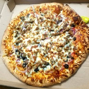 XL pizza with mushrooms, onion, black olives, ground beef.