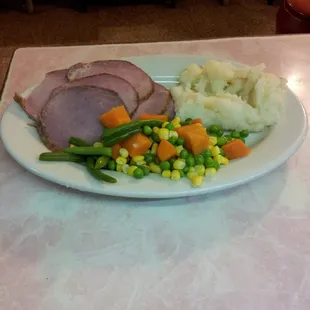 Pork tenderloin with mashed potato and vegetables