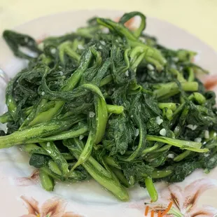Sautéed Tong Ho with garlic