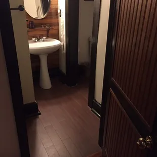 Very nice bathroom, with large, hot shower. Ahhh..