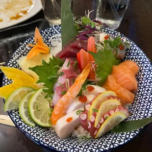 Chirashi bowl