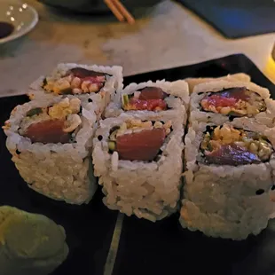 Spicy crunchy tuna roll