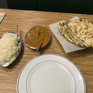 Chicken curry &amp; garlic naan.