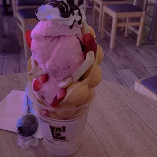 Strawberry and Banana Eggette sundae !!