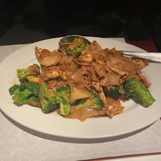 70. Pad See-Iew Dinner