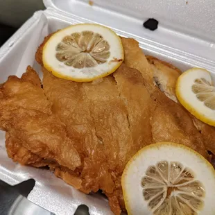 Deep-fried chicken with loads of tangy lemon sauce.